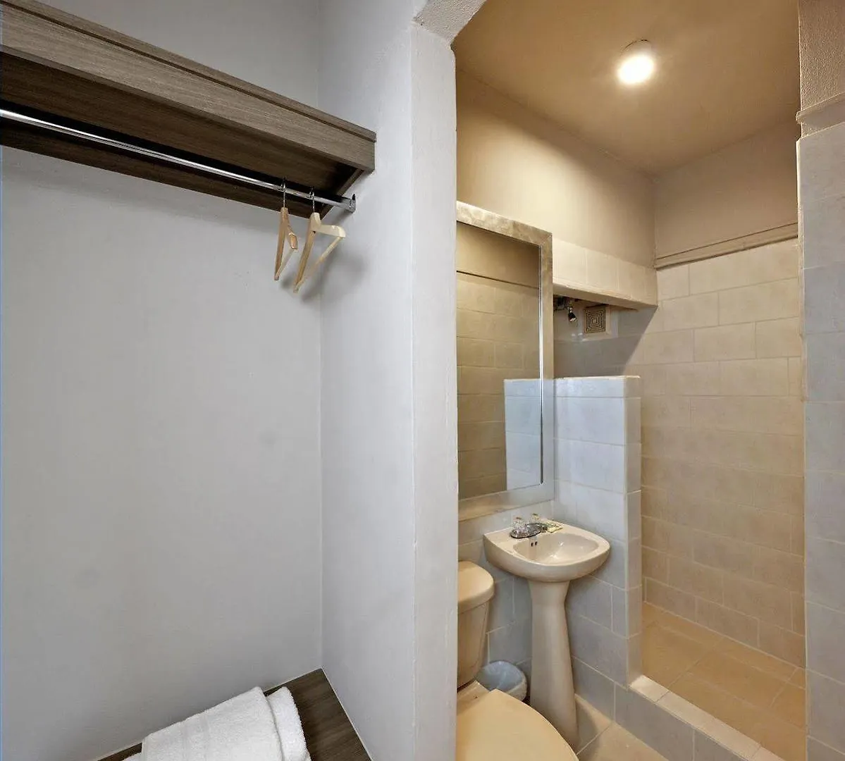 Montcaribe Guest House San Juan Hotel